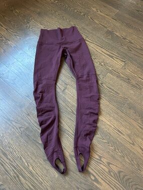 Lululemon athletica Plum Stirrup Leggings size 6
